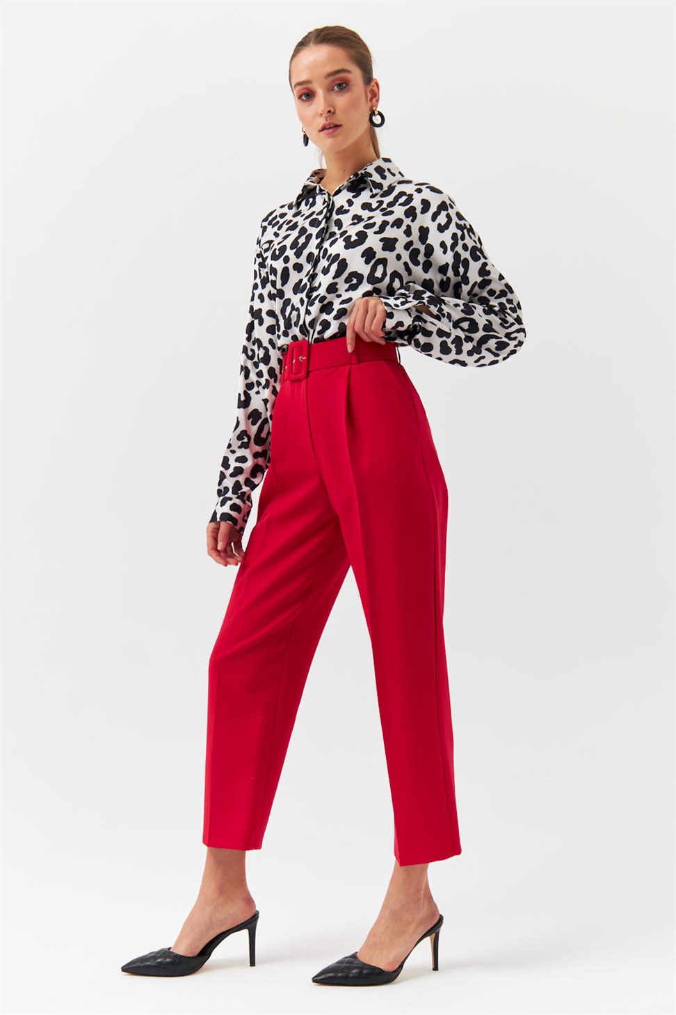 Modest Pile Detailed Arched Fabric Red Pants